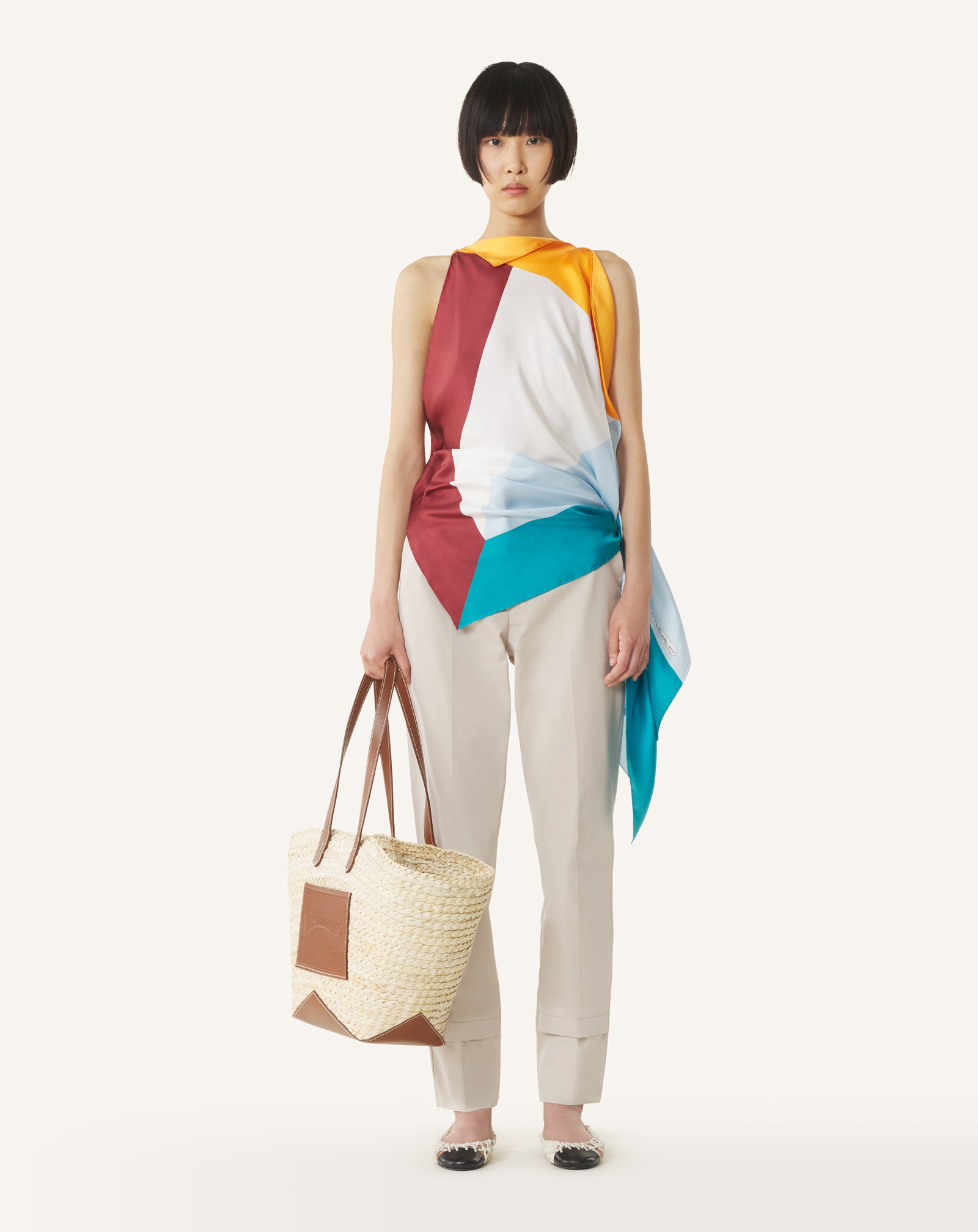 GRAPHIC PRINT SILK TOP