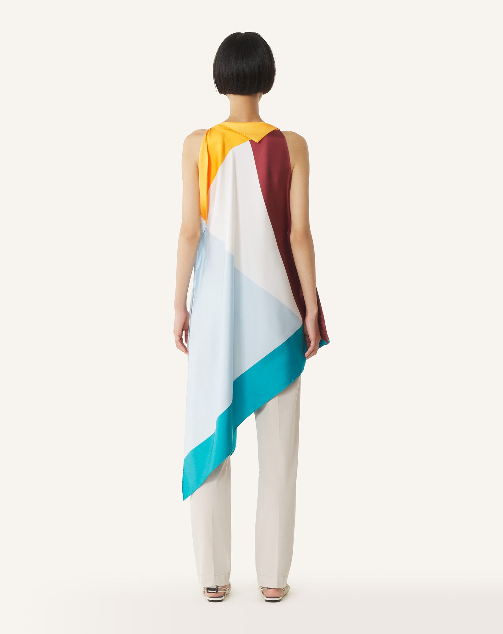 GRAPHIC PRINT SILK TOP