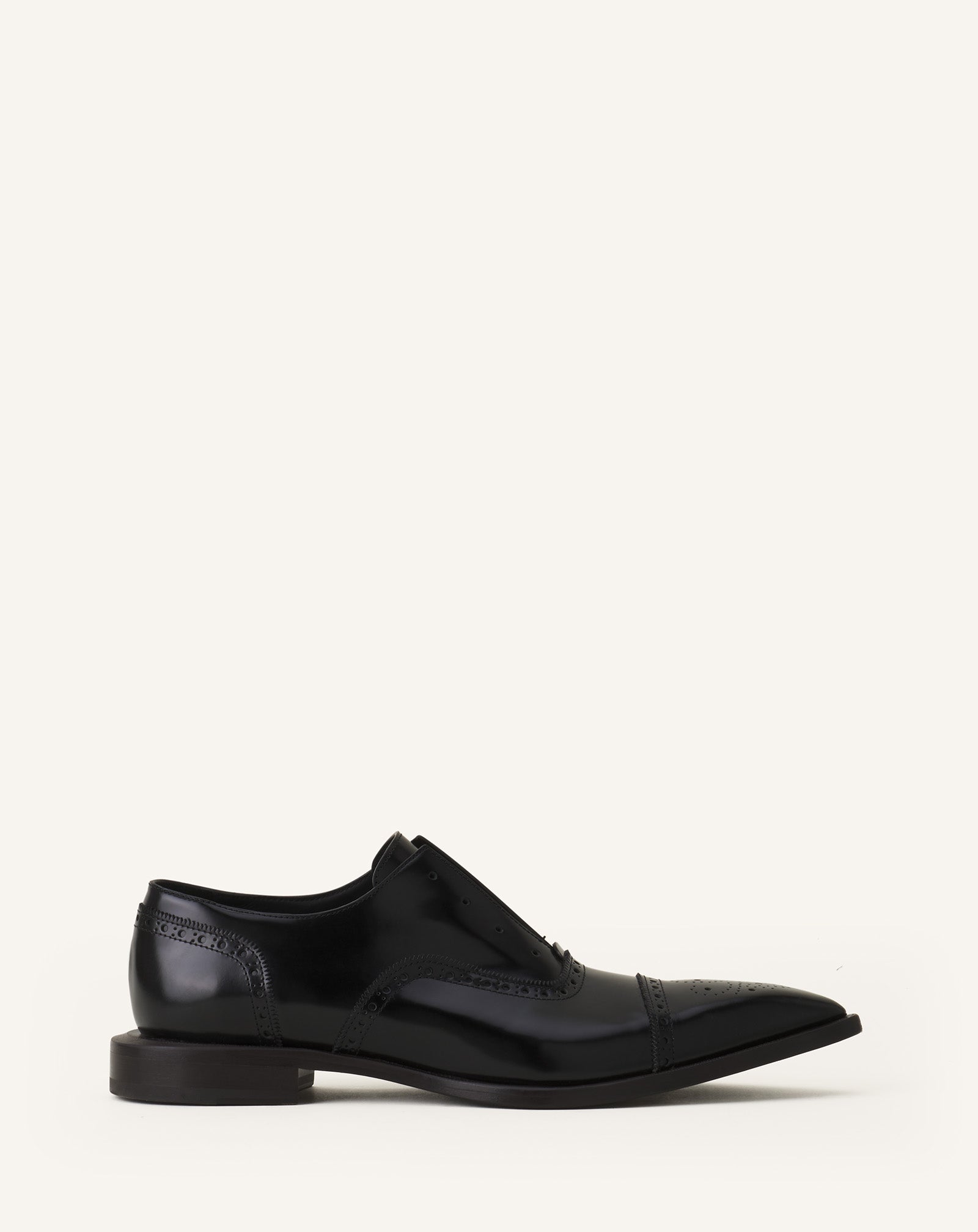 BLACK BROGUE OXFORD SHOE IN SHINY LEATHER