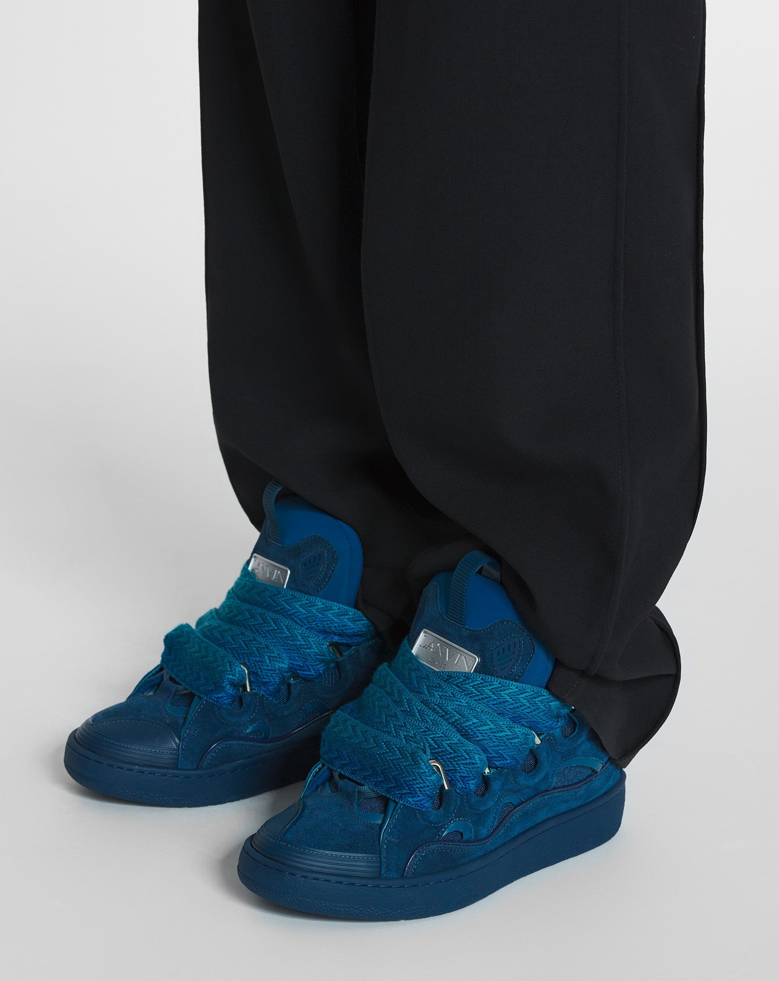 LEATHER CURB SNEAKERS