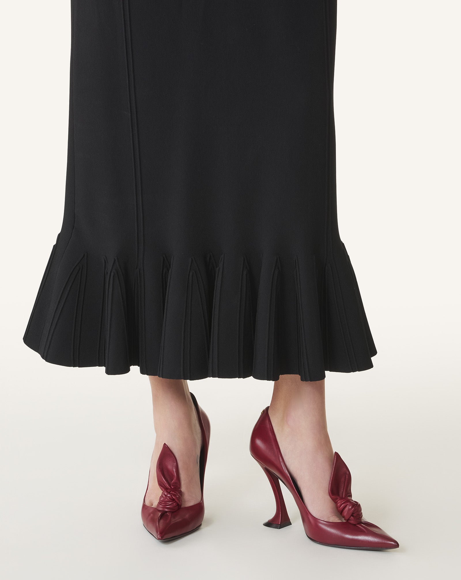 MIDNIGHT STEP LEATHER BOW PUMP