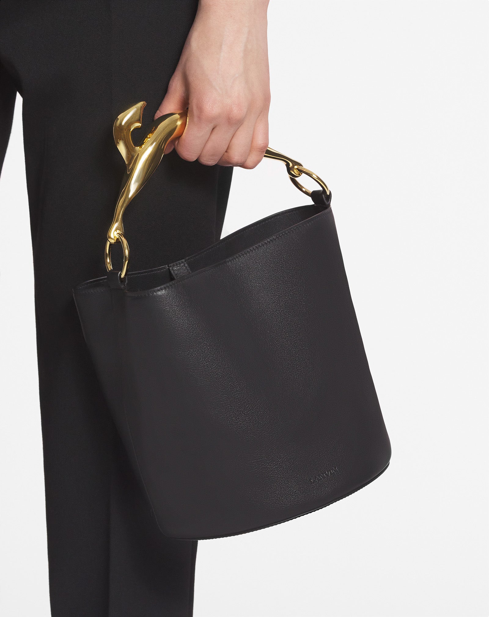 LEATHER FUSION CAT BUCKET BAG