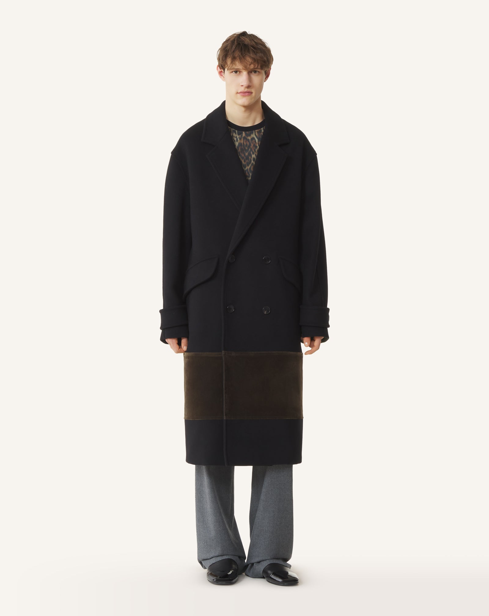 BLACK DOUBLE-BREASTED COAT IN WOOL AND VELVET