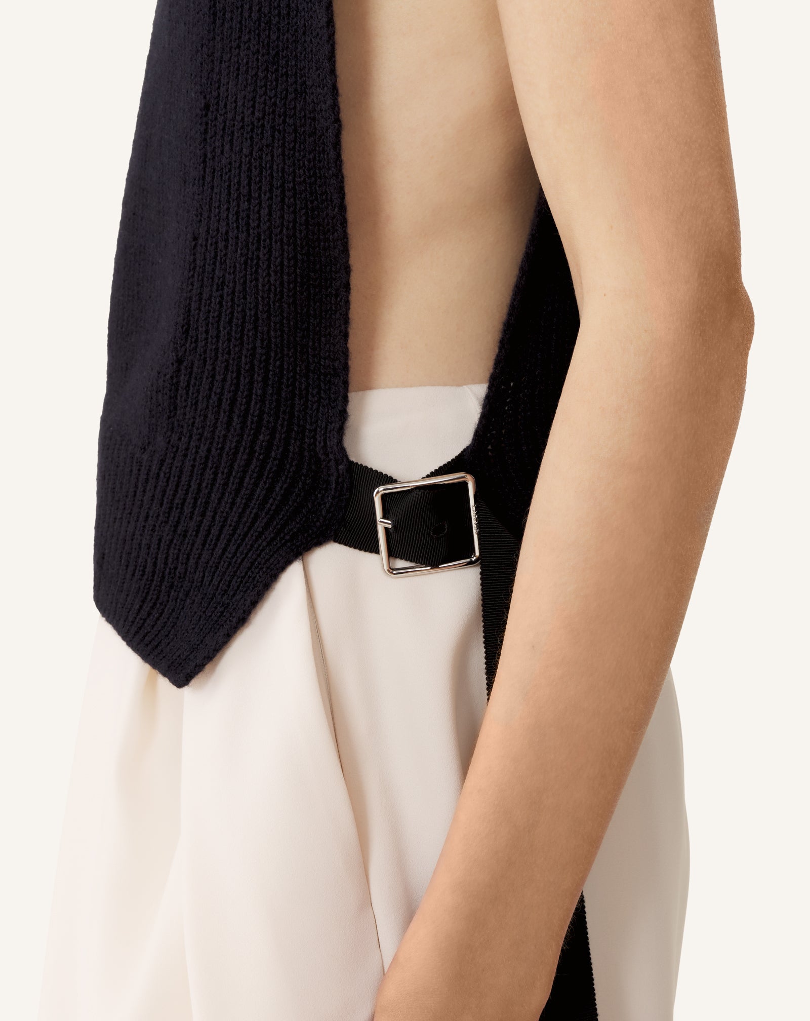 BLUE SLEEVELESS CASHMERE SWEATER