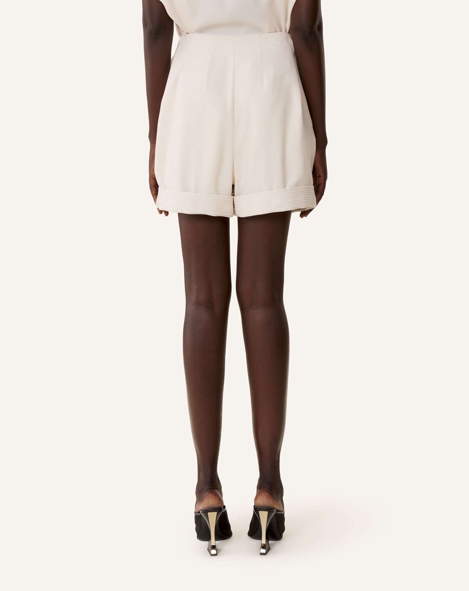 WHITE CREPE SHORTS